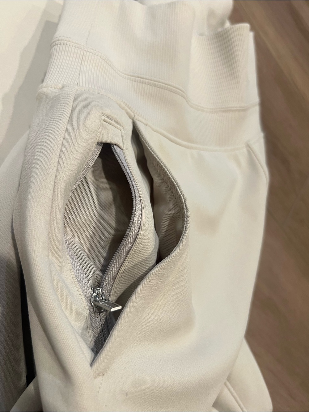 Athleta Venice Cream Flare Leg Performance Pants Size XS Side Slits - Picture 14 of 15